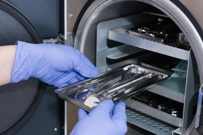 Бюджетные стерилизаторы для маникюра: стоит ли экономить на безопасности?